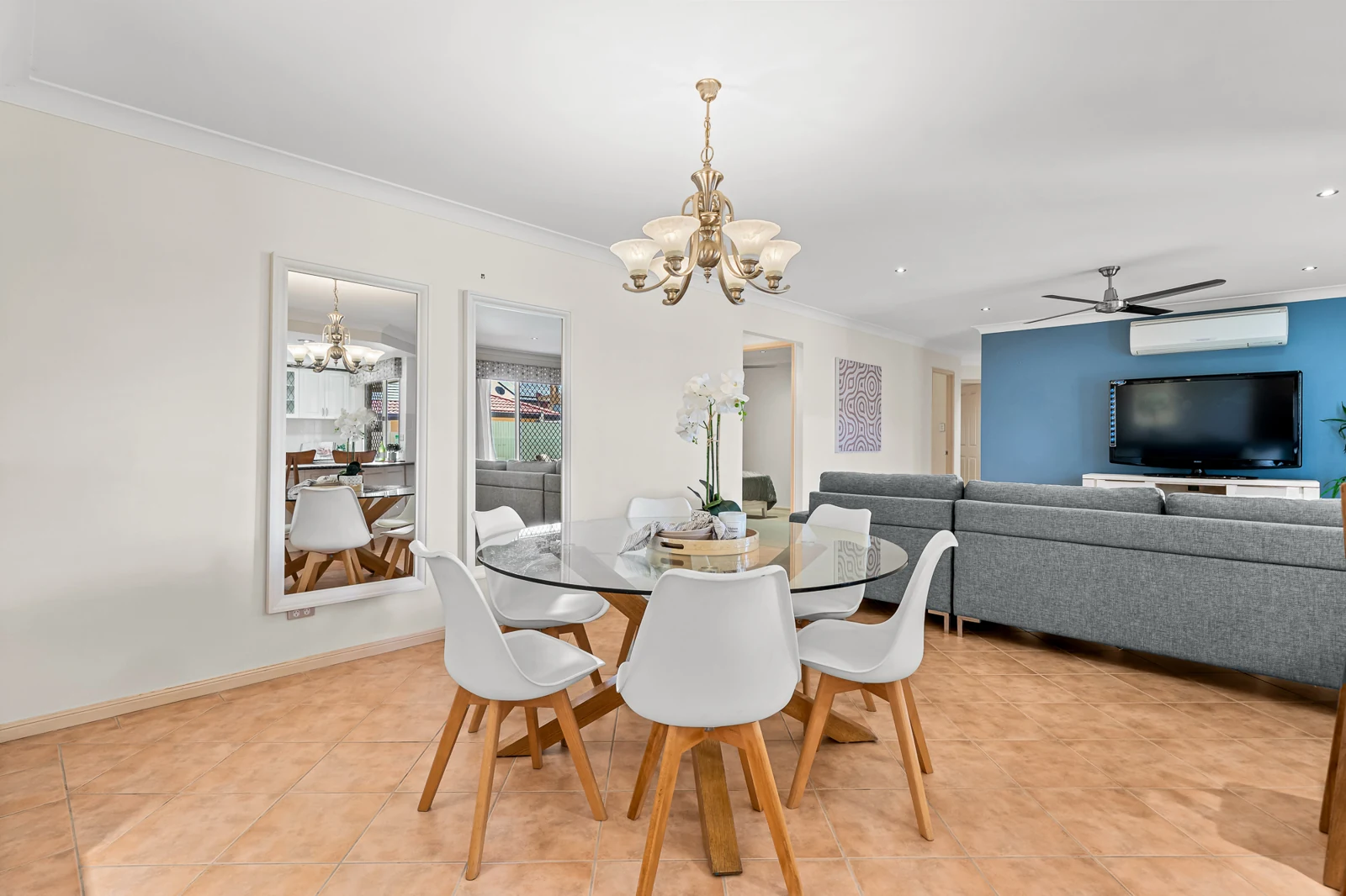 Family dining at 27 Greenhaven Crescent, Kuraby